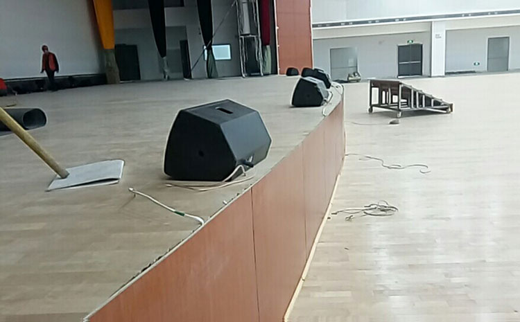 主輔龍骨結(jié)構(gòu)籃球館木地板多少錢(qián)一平?