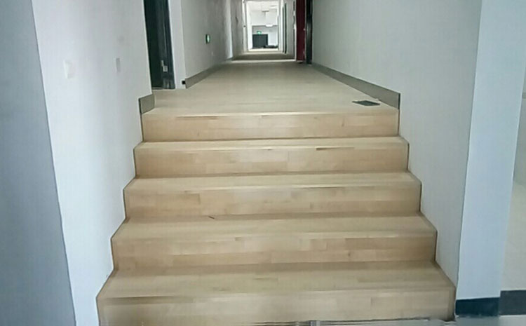 成都運(yùn)動木地板多少錢一平方