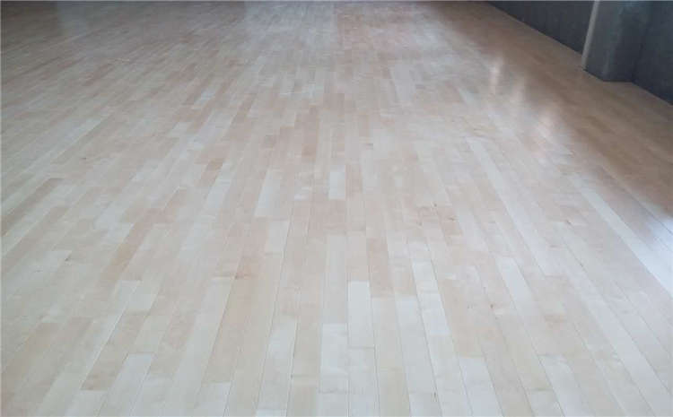 楓木體育館木地板多少錢一平米？