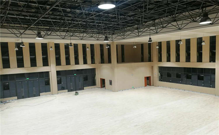 夏日的烈日和暴雨對運動木地板的“風險”?