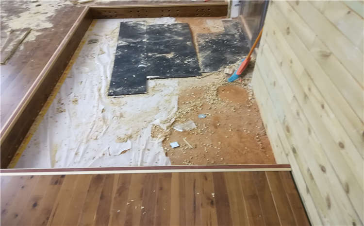 學校籃球場地木地板廠家哪家好？