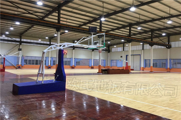 青島黃島區涌泉灣籃球俱樂部運動木地板圖1