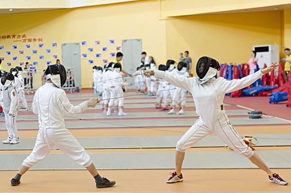 運動員在擊劍賽事比賽中 運動員在擊劍賽事比賽中