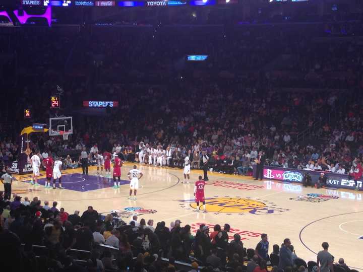 NBA地板都那么貴，那看一場NBA比賽需要花多少錢