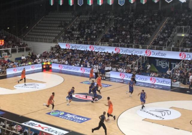 九張圖帶你感受國外籃球館木地板更換的全過程 九張圖帶你感受國外籃球館木地板更換的全過程