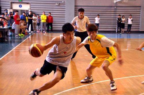 業余籃球愛好者去專業籃球館打球需要考慮到的問題 業余籃球愛好者去專業籃球館打球需要考慮到的問題