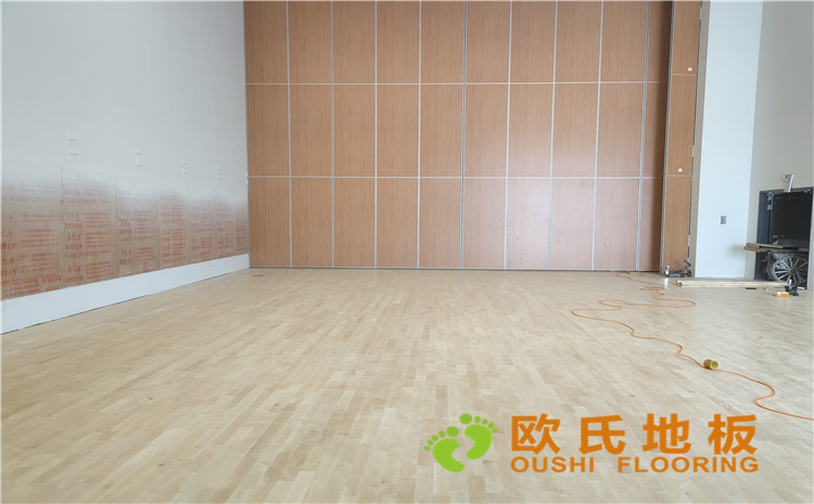 北京環(huán)球影城籃球館運(yùn)動(dòng)木地板案例