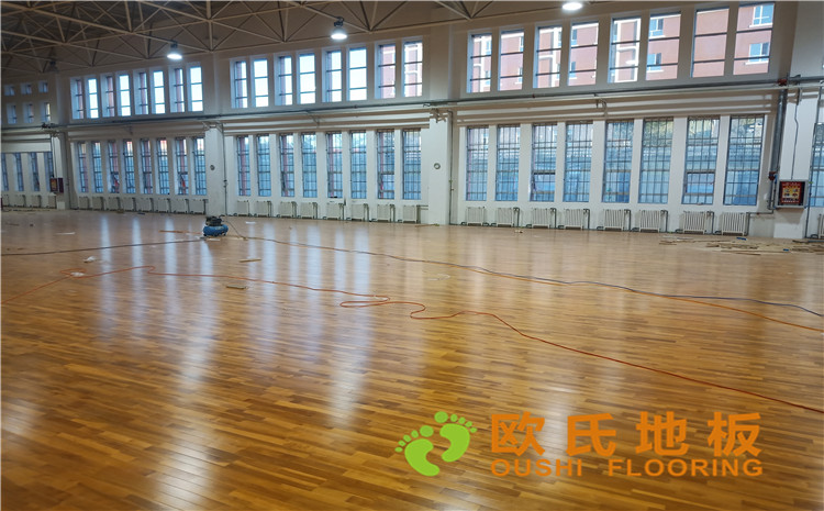 烏魯木齊烏蘇市南區(qū)中學(xué)體育館運(yùn)動(dòng)木地板案例-歐氏運(yùn)動(dòng)木地板