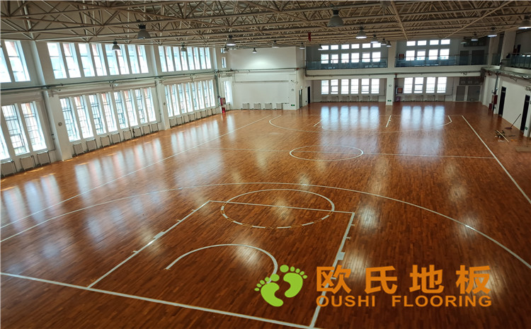 烏魯木齊烏蘇市南區(qū)中學(xué)體育館運(yùn)動(dòng)木地板案例-歐氏運(yùn)動(dòng)木地板