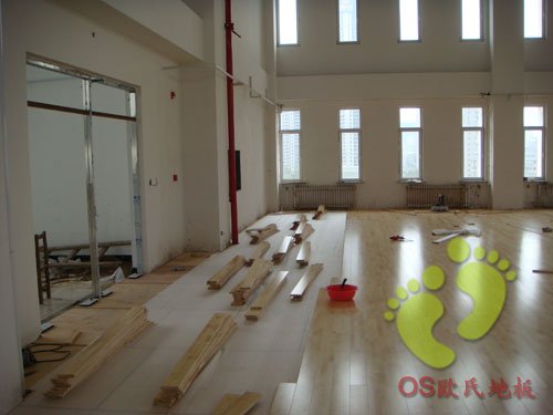 衡水市鄧莊鄉大葛村聯辦小學運動木地板鋪設